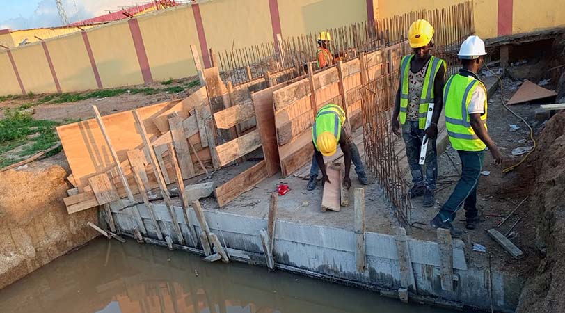 Coffrage d'ouvrage béton en fouille